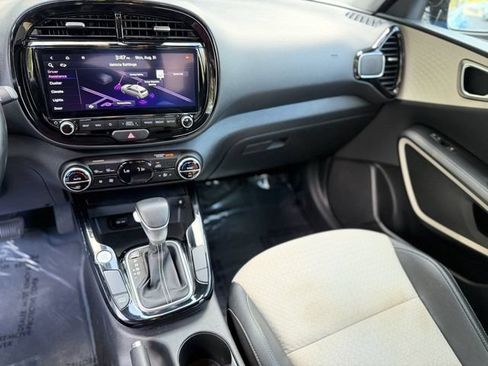 Certified 2024 Kia Soul GT-Line FWD image 16