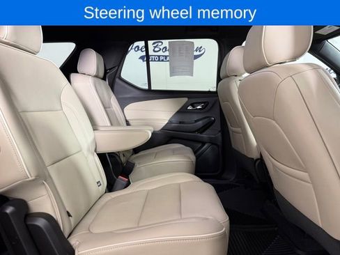 Used 2022 Chevrolet Traverse Premier image 21