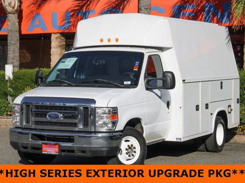 Used 2018 Ford E-350 and Econoline 350 Super Duty w/ Power Windows & Locks Group image 4