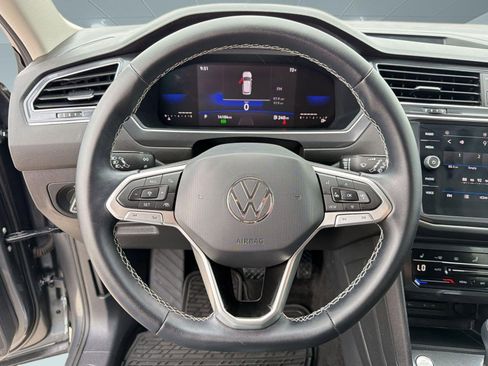 Used 2023 Volkswagen Tiguan SE FWD image 15