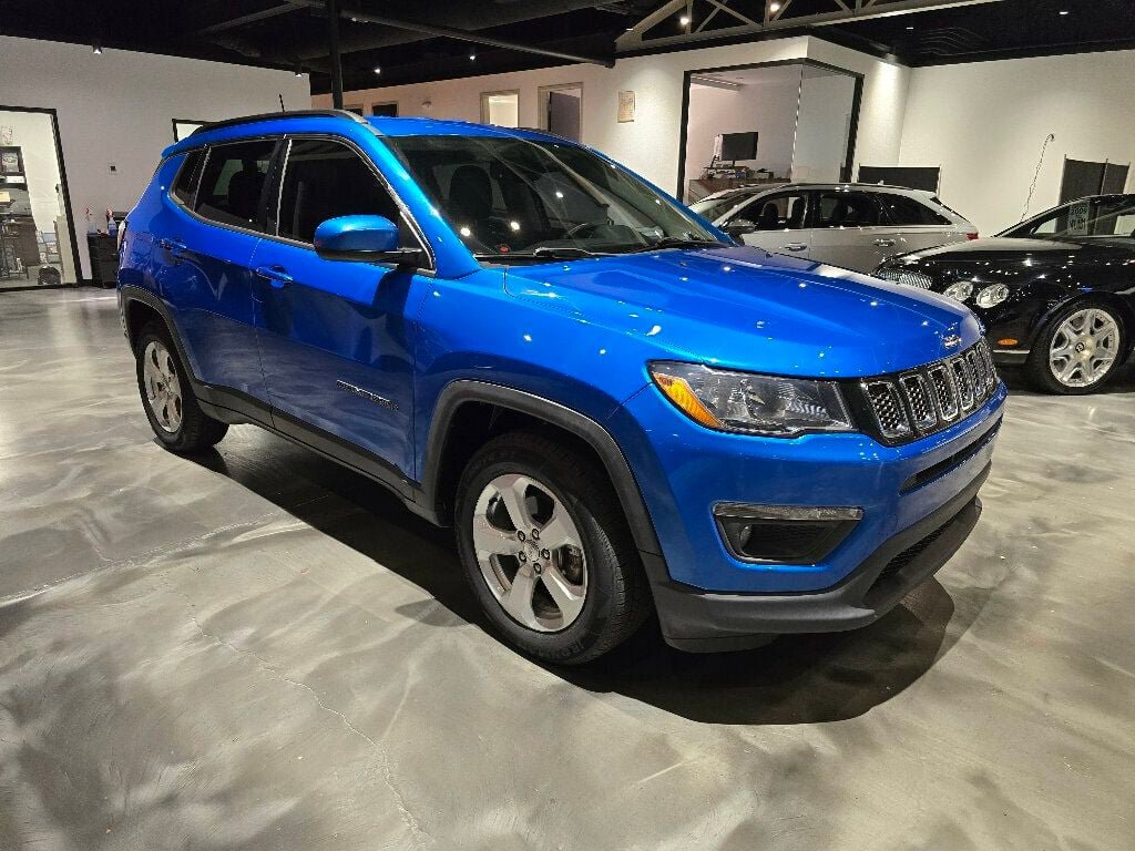 Used 2017 Jeep Compass Latitude w/ Popular Equipment Group FWD image 3