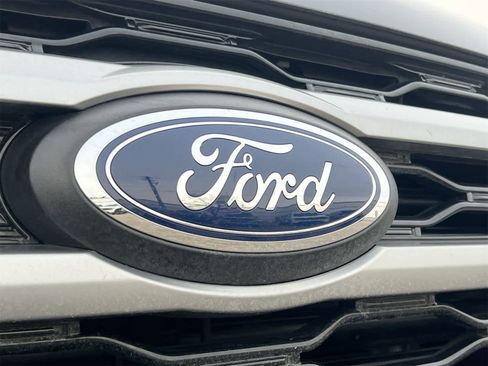 Used 2023 Ford Expedition Max XLT image 13