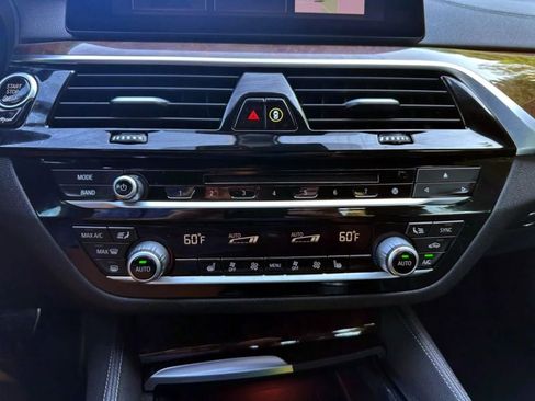 Used 2019 BMW M550i xDrive image 17