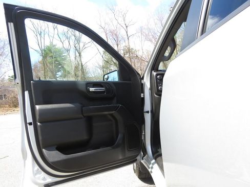 Used 2019 Chevrolet Silverado 1500 Custom w/ Custom Convenience Package image 9