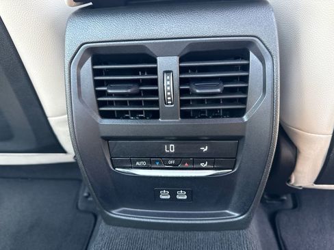 Used 2025 BMW 330i Sedan w/ Premium Package RWD image 16