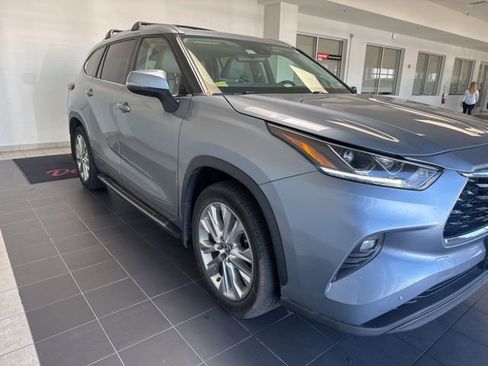 Used 2021 Toyota Highlander Limited FWD image 4