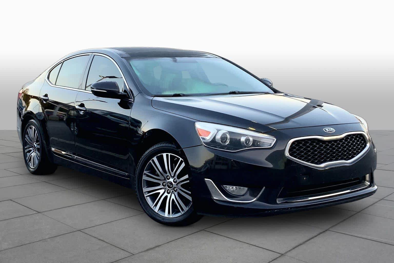 Used 2015 Kia Cadenza Premium w/ Luxury Package FWD image 3