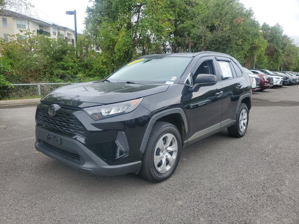 Used 2020 Toyota RAV4 LE FWD image 2
