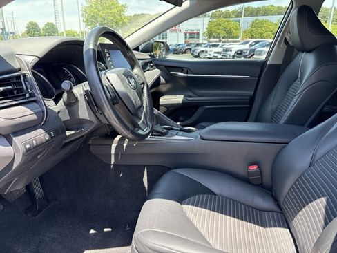 Used 2023 Toyota Camry SE FWD image 9