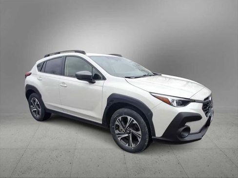 Used 2024 Subaru Crosstrek 2.0i Premium AWD/4WD image 2