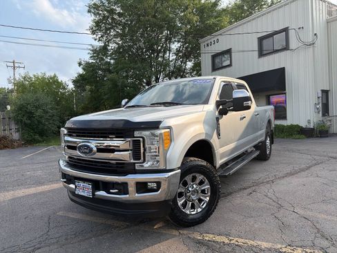 Used 2017 Ford F250 XLT w/ XLT Premium Package AWD/4WD image 2