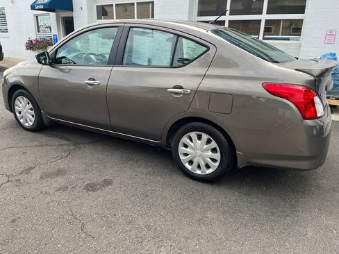 Used 2015 Nissan Versa SV FWD image 2