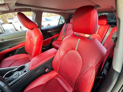 Used 2020 Toyota Camry XSE image 11