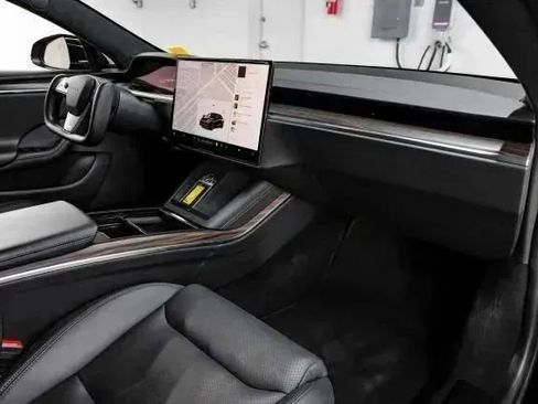 Used 2022 Tesla Model S image 19