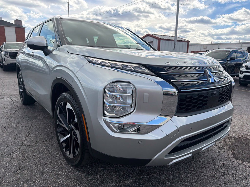 Used 2023 Mitsubishi Outlander SE AWD/4WD image 5