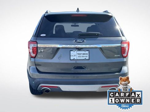 Used 2017 Ford Explorer XLT image 4