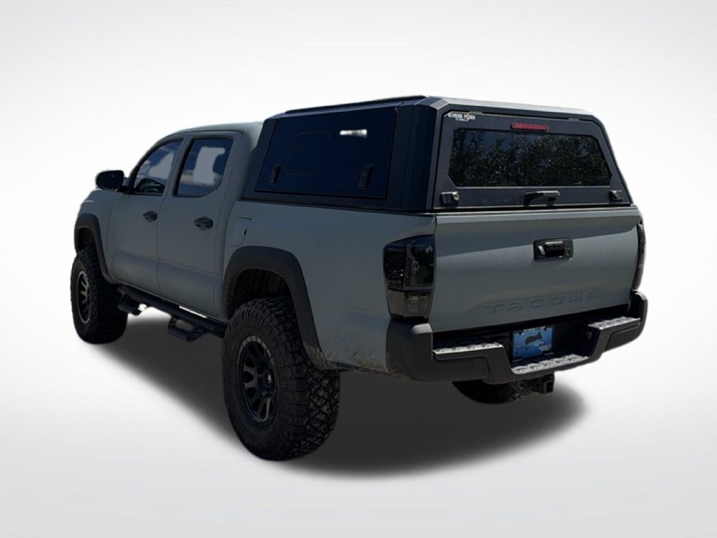 Used 2018 Toyota Tacoma SR5 AWD/4WD image 6