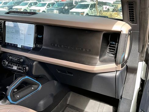 Certified 2023 Ford Bronco Wildtrak image 19