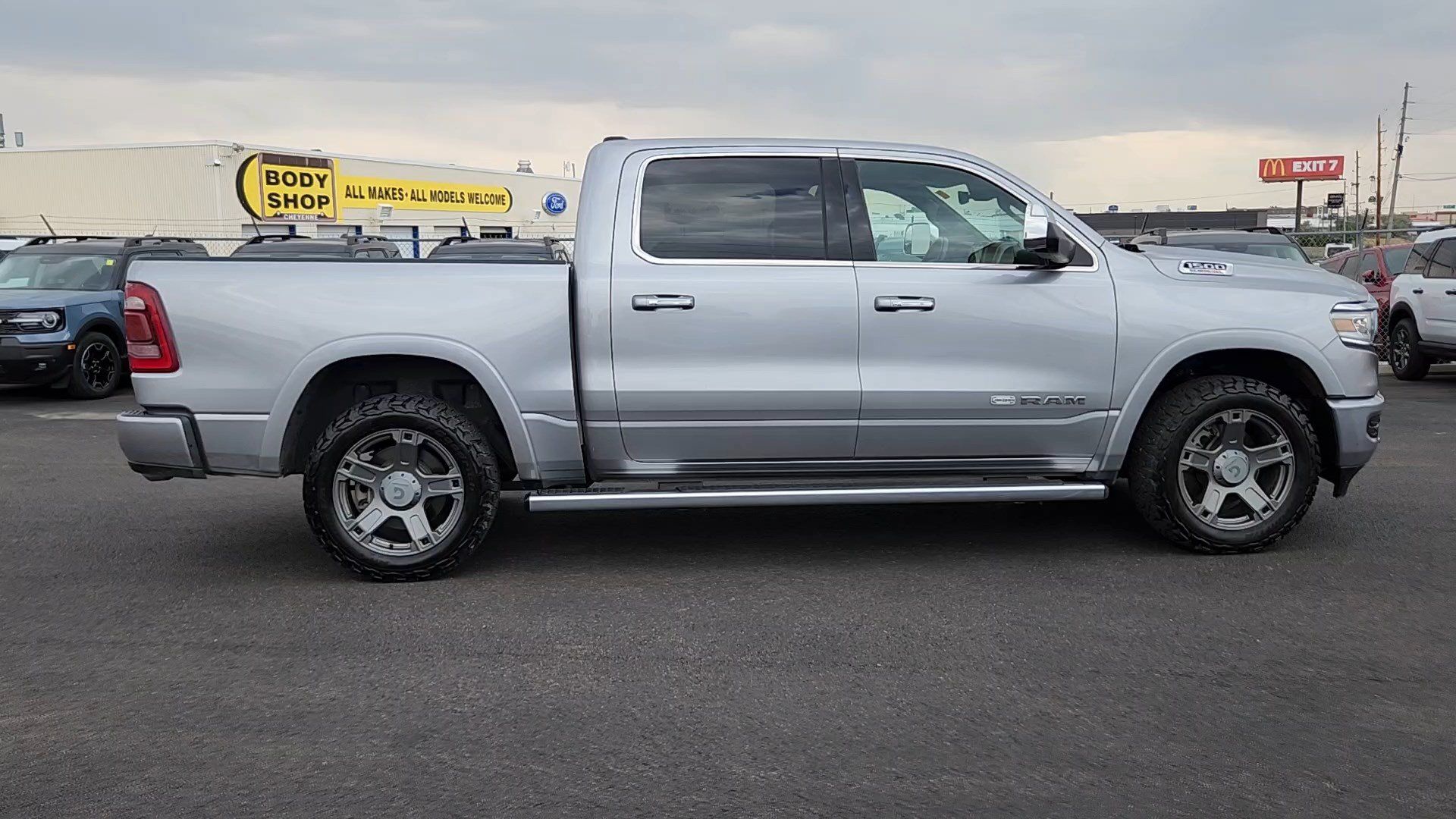 Used 2022 RAM 1500 Limited w/ Body Color Bumper Group AWD/4WD image 3