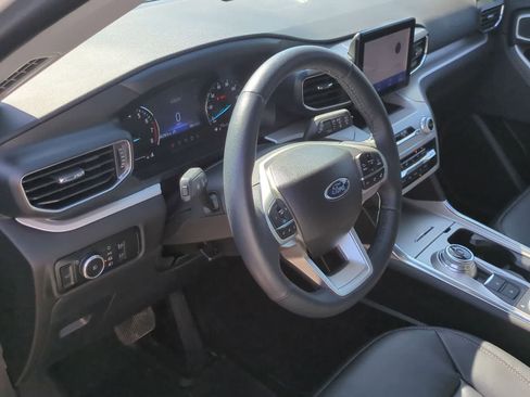 Used 2023 Ford Explorer XLT w/ Equipment Group 202A AWD/4WD image 10