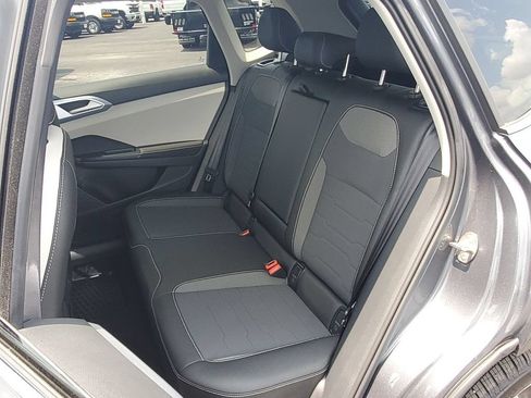 Used 2025 Volkswagen Taos SE FWD image 24