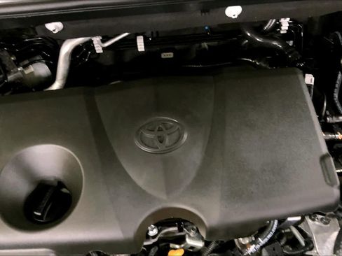 Used 2025 Toyota RAV4 XLE image 33