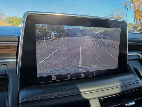 Used 2021 Chevrolet Suburban LT image 19