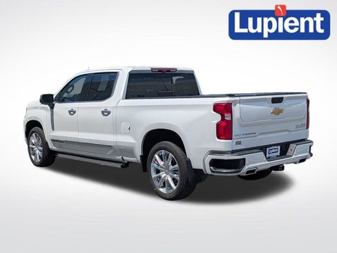 Used 2022 Chevrolet Silverado 1500 High Country w/ High Country Premium Package AWD/4WD image 10