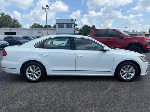Used 2017 Volkswagen Passat 1.8T S FWD image 8