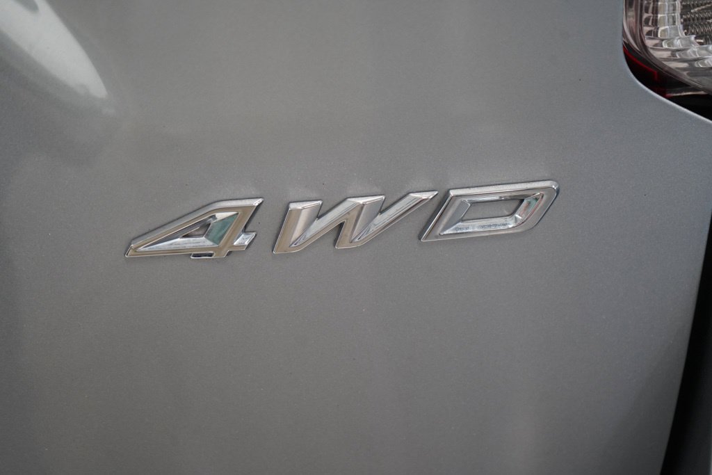 Used 2024 Ford Explorer XLT w/ Equipment Group 202A AWD/4WD image 11
