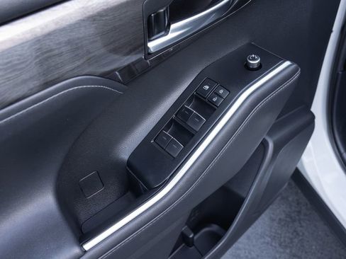 Certified 2021 Toyota Highlander Limited AWD/4WD image 9