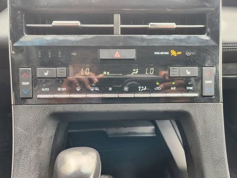 Certified 2022 Toyota Avalon XLE image 18