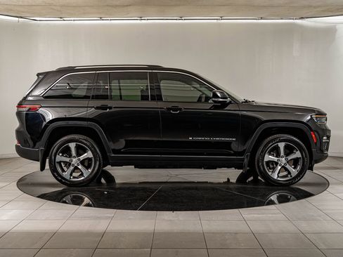 Used 2022 Jeep Grand Cherokee Limited 4xe w/ Luxury Tech Group II AWD/4WD image 4