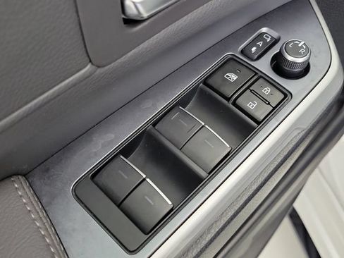 Used 2023 Toyota Sienna XSE FWD image 22