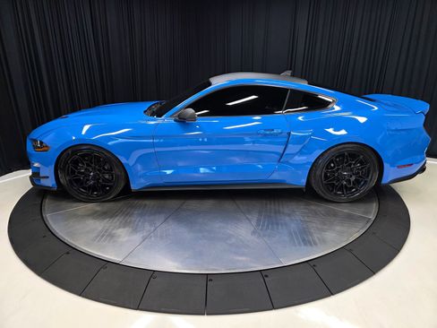 Used 2022 Ford Mustang GT Premium w/ Equipment Group 401A RWD image 8