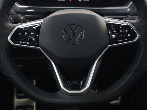 Used 2024 Volkswagen Tiguan SEL R-Line image 17