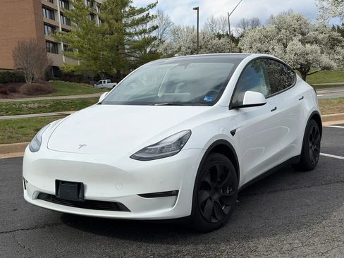 Used 2021 Tesla Model Y Long Range image 1