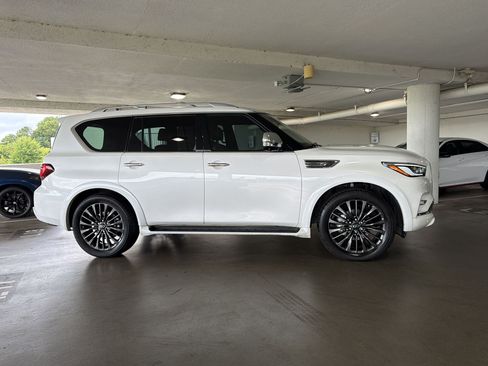 Used 2022 INFINITI QX80 Sensory w/ All-Season Package RWD image 6