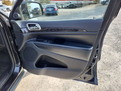 Used 2012 Jeep Grand Cherokee Laredo w/ Laredo E Group image 22