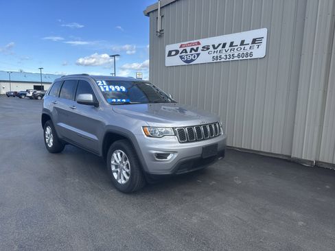 Used 2021 Jeep Grand Cherokee Laredo image 1