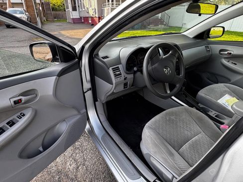 Used 2009 Toyota Corolla LE FWD image 7