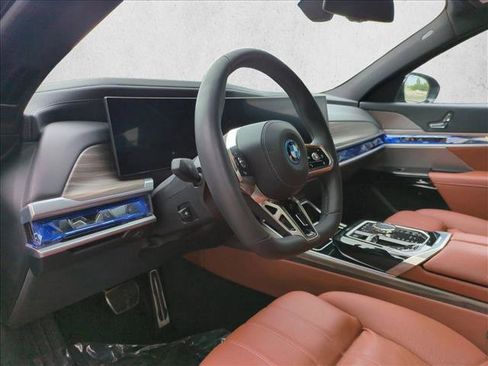 Used 2025 BMW 750e xDrive AWD/4WD image 10