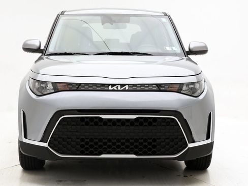 Used 2025 Kia Soul LX w/ LX Technology Package FWD image 4