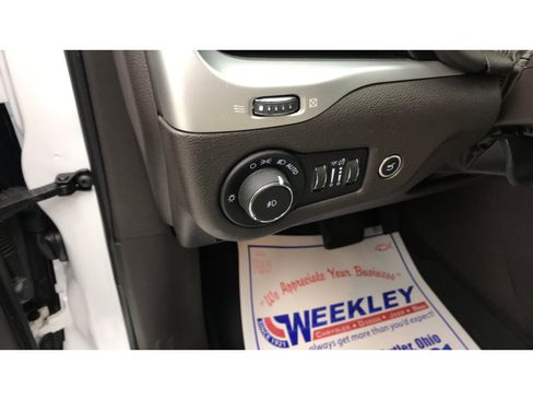 Used 2018 Jeep Cherokee Overland w/ Technology Group AWD/4WD image 10