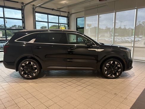 Used 2025 Kia Sorento EX w/ Panoramic Sunroof Package image 6