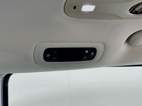 Used 2023 Chrysler Voyager LX image 29