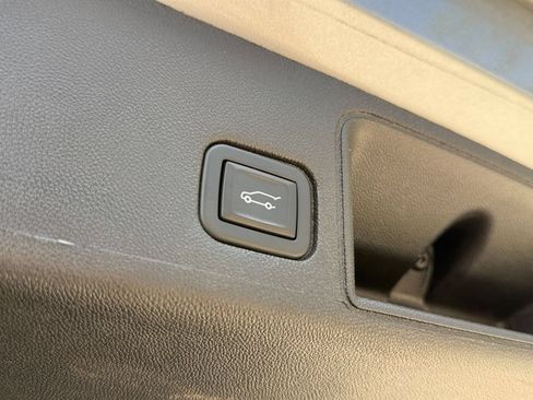 Used 2024 GMC Terrain SLT AWD/4WD image 23