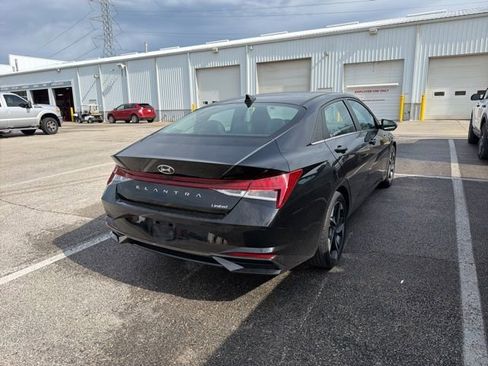 Used 2022 Hyundai Elantra Limited FWD image 5