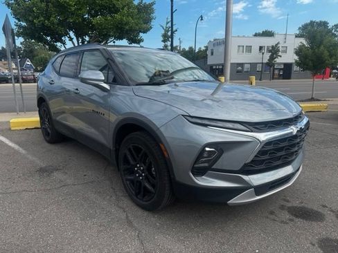 Used 2025 Chevrolet Blazer LT w/ Convenience Package AWD/4WD image 3