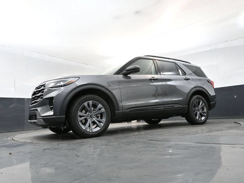 New 2026 Ford Explorer Active w/ Active Comfort Package AWD/4WD image 13